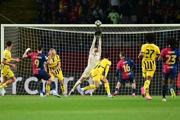 Gregor Kobel 1 (Borussia Dortmund), FC Barcelona, Barca vs. Borussia Dortmund, Fussball, Champions League, Viertelfinale, 09.04.2025 Barcelona Katalonien Spanien