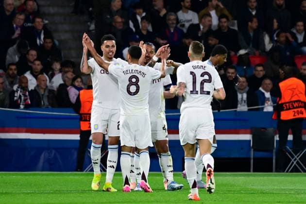 FOOTBALL : PSG vs Aston Villa - Ligue des Champions - 09 04 2025 Morgan Rogers ( 27 - Aston Villa ) celebrates with teammates during the UEFA Champions League match between Paris Saint Germain and Aston Villa FC at Parc Des Princes on April 09 , 2025 in Paris, France. ( Photo by Dante Badano PsnewZ ) - ParisFrance  Copyright: xDantexBadanox
