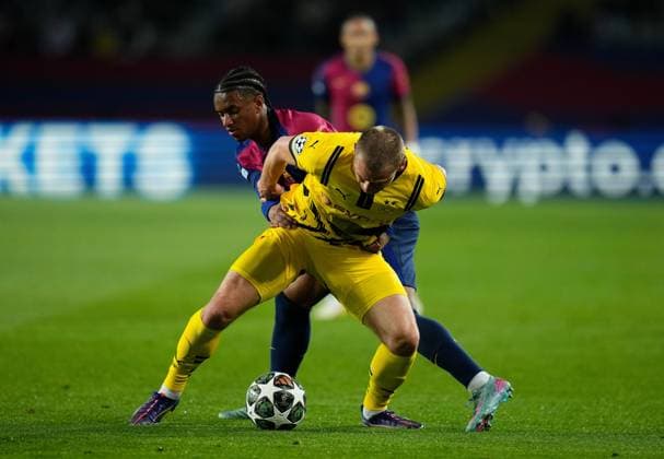 09.04.2025, xslx, Fussball UEFA Champions League, FC Barcelona, Barca - Borussia Dortmund v.l. Julian Ryerson (Borussia Dortmund), Alejandro Balde (FC Barcelona) (UEFA REGULATIONS PROHIBIT ANY USE OF PHOTOGRAPHS as IMAGE SEQUENCES and or QUASI-VIDEO) Barcelona