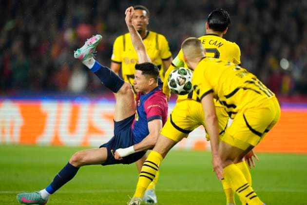 FC Barcelona, Barca v Borussia Dortmund - UEFA Champions League 2024 25 Quarter Final First Leg Robert Lewandowski centre-forward of Barcelona and Poland shooting to goal during the UEFA Champions League 2024 25 Quarter Final First Leg match between FC Barcelona and Borussia Dortmund at Estadi Olimpic Lluis Companys on April 9, 2025 in Barcelona, Spain. Barcelona Spain  Copyright: xJosexBretonx originalFilename:bretonhernandez-fcbarcel250409_npyuB.jpg