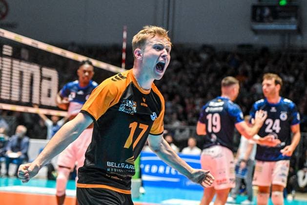 GER, VBL, VfB Friedrichshafen vs SVG Lüneburg 09.04.2025, Spacetech Arena, Friedrichshafen, GER, VBL, VfB Friedrichshafen vs SVG Lüneburg, im Bild Lenny Graven (Friedrichshafen, 17), Jubel nach Punktgewinn, Emotion