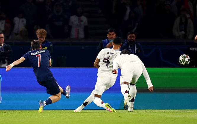 Khvicha Kvaratskhelia of Paris Saint-Germain scores a goal to make the score 2-1. Paris Saint-Germain v Aston Villa, UEFA Champions League, Quarter-Finals, 1st Leg, Football, Parc des Princes, Paris, France - 09 Apr 2025 EDITORIAL USE ONLY No use with unauthorised audio, video, data, fixture lists, club league logos or live services. Online in-match use limited to 120 images, no video emulation. No use in betting, games or single club league player publications. Copyright: xJamesxMarsh Shutterstockx 15243606bw