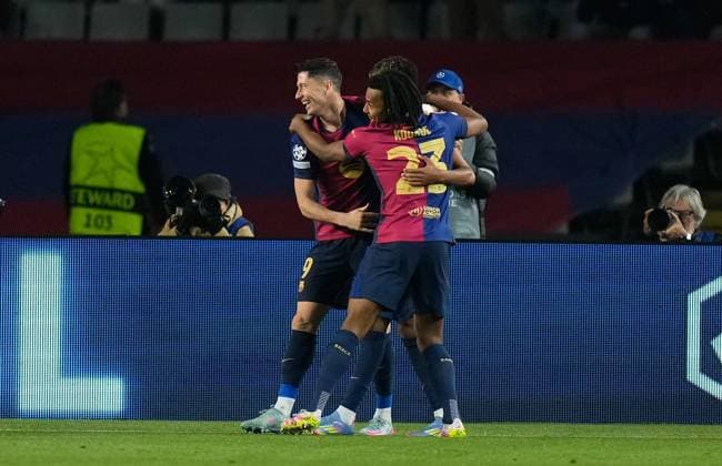 09.04.2025, xslx, Fussball UEFA Champions League, FC Barcelona, Barca - Borussia Dortmund v.l. Robert Lewandwowski (FC Barcelona), Jules Kounde (FC Barcelona), Lamine Yamal (FC Barcelona) celebrate the goal, Der Torjubel zum 2:0 (UEFA REGULATIONS PROHIBIT ANY USE OF PHOTOGRAPHS as IMAGE SEQUENCES and or QUASI-VIDEO) Barcelona