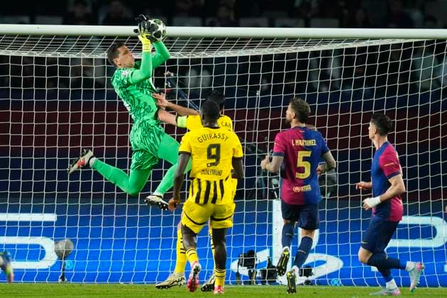 FC Barcelona, Barca v Borussia Dortmund - UEFA Champions League 2024 25 Quarter Final First Leg Wojciech Szczesny goalkeeper of Barcelona and Poland makes a save during the UEFA Champions League 2024 25 Quarter Final First Leg match between FC Barcelona and Borussia Dortmund at Estadi Olimpic Lluis Companys on April 9, 2025 in Barcelona, Spain. Barcelona Spain  Copyright: xJosexBretonx originalFilename:bretonhernandez-fcbarcel250409_np6gt.jpg