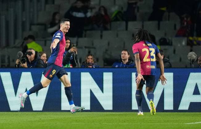 09.04.2025, xslx, Fussball UEFA Champions League, FC Barcelona, Barca - Borussia Dortmund v.l. Robert Lewandowski (FC Barcelona) Jules Kounde (FC Barcelona) celebrate the goal, Der Torjubel zum 2:0 (UEFA REGULATIONS PROHIBIT ANY USE OF PHOTOGRAPHS as IMAGE SEQUENCES and or QUASI-VIDEO) Barcelona