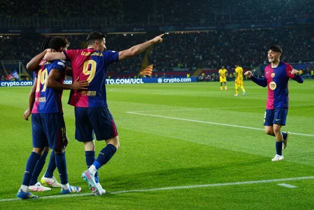 ESP: FC Barcelona, Barca v Borussia Dortmund. UEFA Champions League match. Quarter-Finals, firs leg FC Barcelona players celebrating the 2-0 during the UEFA Champions League match, Quarter-Finals, firs leg, between FC Barcelona and Borussia Dortmund played at Lluis Companys Stadium on April 9 2025 in Barcelona Spain. kpng Copyright: xBaguxBlancox xPRESSINPHOTOx PS_240409_COP_BAR_BOR_4024