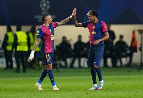 09.04.2025, xslx, Fussball UEFA Champions League, FC Barcelona, Barca - Borussia Dortmund v.l. Raphinha (FC Barcelona), Lamine Yamal (FC Barcelona) celebrate the goal, Der Torjubel zum 4:0 (UEFA REGULATIONS PROHIBIT ANY USE OF PHOTOGRAPHS as IMAGE SEQUENCES and or QUASI-VIDEO) Barcelona