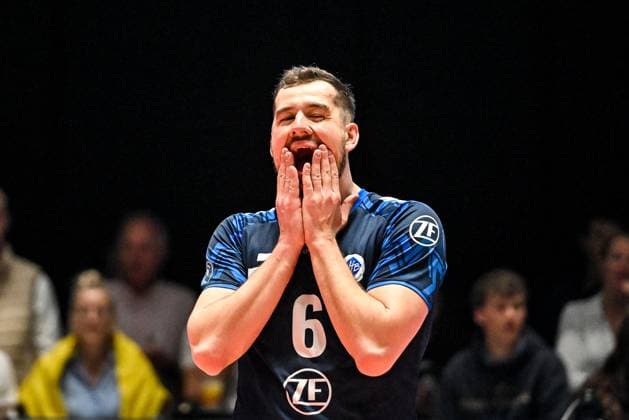 GER, VBL, VfB Friedrichshafen vs SVG Lüneburg 09.04.2025, Spacetech Arena, Friedrichshafen, GER, VBL, VfB Friedrichshafen vs SVG Lüneburg, im Bild Michal Superlak (Friedrichshafen, 6) nach einem vergebenen Punkt