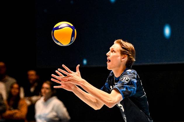 GER, VBL, VfB Friedrichshafen vs SVG Lüneburg 09.04.2025, Spacetech Arena, Friedrichshafen, GER, VBL, VfB Friedrichshafen vs SVG Lüneburg, im Bild Severi Savonsalmi (Friedrichshafen, 9)