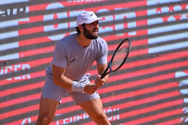 April 9, 2025, Madrid, Madrid, Spain: ALEJANDRO MORO (ESP) playing the round of 16 match of the ATP, Tennis Herren Challenger 100 Open Comunidad de Madrid, at the Club de Campo Villa de Madrid on April 9, 2025. Madrid Spain - ZUMAc312 20250409_zsp_c312_221 Copyright: xOscarxManuelxSanchezx