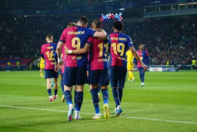 ESP: FC Barcelona, Barca v Borussia Dortmund. UEFA Champions League match. Quarter-Finals, firs leg Robert Lewandowski of FC Barcelona celebrates after scoring goal with his teammates Raphael Dias Belloli Raphinha and Lamine Yamal of FC Barcelona during the UEFA Champions League match, Quarter-Finals, firs leg, between FC Barcelona and Borussia Dortmund played at Lluis Companys Stadium on April 9 2025 in Barcelona Spain. kpng Copyright: xBaguxBlancox xPRESSINPHOTOx PS_240409_COP_BAR_BOR_4051
