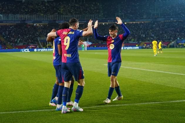 ESP: FC Barcelona, Barca v Borussia Dortmund. UEFA Champions League match. Quarter-Finals, firs leg Robert Lewandowski of FC Barcelona celebrates goal with his teammates Lamine Yamal, Jules Kounde and Pedro Gonzalez Pedri of FC Barcelona during the UEFA Champions League match, Quarter-Finals, firs leg, between FC Barcelona and Borussia Dortmund played at Lluis Companys Stadium on April 9 2025 in Barcelona Spain. kpng Copyright: xBaguxBlancox xPRESSINPHOTOx PS_240409_COP_BAR_BOR_4079