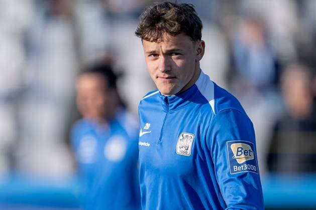 Lukas Reich (TSV 1860 Muenchen, 20) beim Aufwaermen. GER, TSV 1860 Muenchen vs. SV Sandhausen 1916, Fussball, 3. Bundesliga, 32. Spieltag, Saison 2024 2025, 09.04.2025. (DFL DFB REGULATIONS PROHIBIT ANY USE OF PHOTOGRAPHS as IMAGE SEQUENCES and or QUASI-VIDEO). GER, TSV 1860 Muenchen vs. SV Sandhausen 1916, Fussball, 3. Bundesliga, 32. Spieltag, Saison 2024 2025, 09.04.2025. Muenchen Copyright: xEibner-Pressefoto HeikexFeinerx EP_HFR