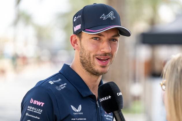 Pierre Gasly (BWT Alpine F1 Team, 10) beim Interview, BAH, Formel 1 Weltmeisterschaft, Gulf Air Grand Prix von Bahrain, Bahrain International Circuit, Media Day, Saison 2025, 10.04.2025 BAH, Formel 1 Weltmeisterschaft, Gulf Air Grand Prix von Bahrain, Bahrain International Circuit, Media Day, Saison 2025, 10.04.2025 Sakhir Copyright: xEibner-Pressefoto Memmlerx EP_MMR