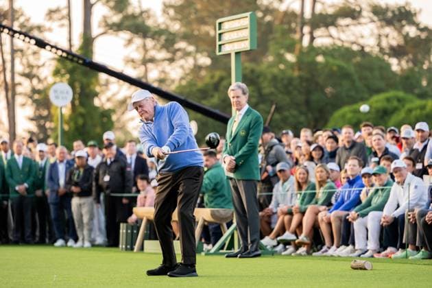 250410 Jack Nicklaus of The United States plays his shot from the first tee in the Honorary Starters ceremony during the first round of the 2025 Masters Golf Tournament on April 10, 2025 in Augusta. Photo: Petter Arvidson BILDBYRAN kod PA PA1007 bbeng golf masters the masters augusta us masters Copyright: PETTERxARVIDSON BB250410PA001