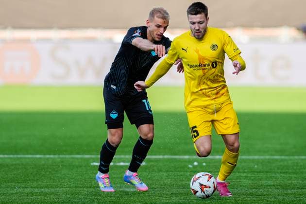 UEFA Europa League 24 25, quarterfinal, 1 match, Bodo Glimt Lazio Bodo 20250410 Bodo Glimts Fredrik Bjorkan and Lazios Gustav Isaksen during the first UEFA Europa League quarterfinal match between Bodo Glimt and Lazio at Aspmyra Stadium in Bodo Photo Lise Aserud NTB Bodo Norge EDITORIAL USE ONLY RESTRICTED USE FOR BETTING COMPANIES  Copyright: xLisexAserudx xNTBx