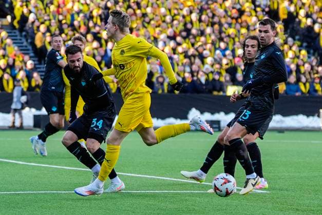 UEFA Europa League 24 25, quarterfinal, 1 match, Bodo Glimt Lazio Bodo 20250410 Lazios Mario Gila left and Lazios Alessio Romagnoli during the first UEFA Europa League quarterfinal match between Bodo Glimt and Lazio at Aspmyra Stadium in Bodo Photo Lise Aserud NTB Bodo Norge EDITORIAL USE ONLY RESTRICTED USE FOR BETTING COMPANIES  Copyright: xLisexAserudx xNTBx