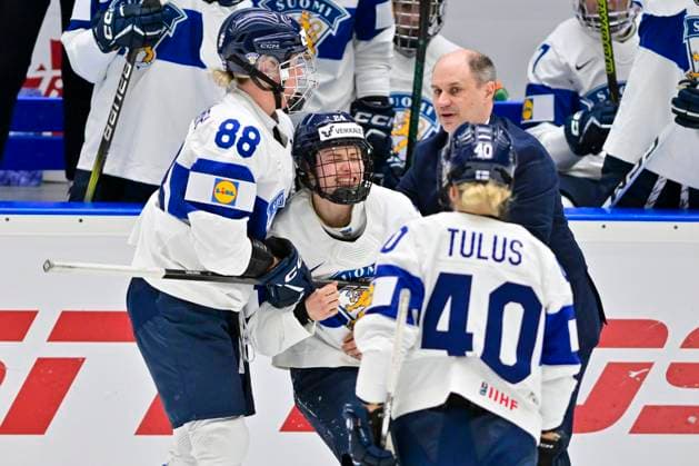 Viivi Vainikka (FIN; middle) is seen during the IIHF Women s World Championship, WM, Weltmeisterschaft Group A, match Canada vs Finland, in Ceske Budejovice, Czech Republic, on April 10, 2025. (CTKxPhoto VaclavxPancer) CTKPhotoP2025041008861  CTKPhotoP2025041008861