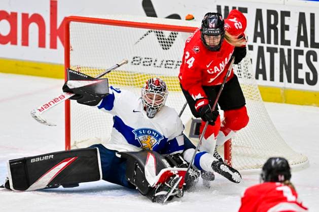 L-R goalkeeper Emilia Kyrkko (FIN) and Natalie Spooner (CAN) in action during the IIHF Women s World Championship, WM, Weltmeisterschaft Group A, match Canada vs Finland, in Ceske Budejovice, Czech Republic, on April 10, 2025. (CTKxPhoto VaclavxPancer) CTKPhotoP2025041008878  CTKPhotoP2025041008878