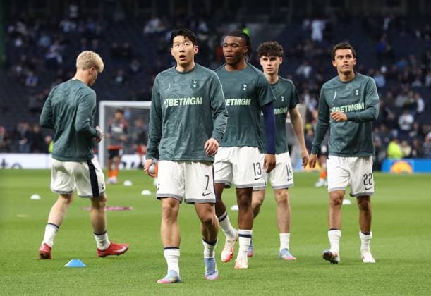 10.04.2025, xtgx, Fussball Europa League 1 4 Finale, Tottenham Hotspur - Eintracht Frankfurt v.l. Heung-Min Son of Tottenham Hotspur, Destiny Udogie (Tottenham Hotspur), Archie Gray of Tottenham Hotspur, Brennan Johnson of Tottenham Hotspur (DFL DFB REGULATIONS PROHIBIT ANY USE OF PHOTOGRAPHS as IMAGE SEQUENCES and or QUASI-VIDEO) London