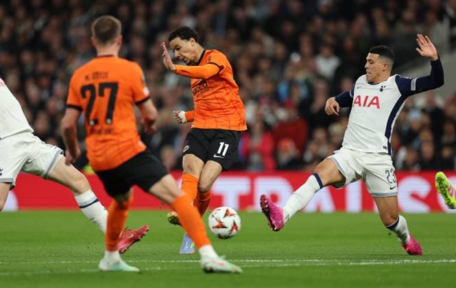 10.04.2025, Fussball UEFA Europa League Viertelfinale Hinspiel, Tottenham Hotspur - Eintracht Frankfurt, emonline, emspor, v.l., Goal scored, Tor zum 0:1 durch Hugo Ekitike (Eintracht Frankfurt) DFL DFB REGULATIONS PROHIBIT ANY USE OF PHOTOGRAPHS AS IMAGE SEQUENCES AND OR QUASI-VIDEO. xdcx Copyright: HMBxMedia Claus