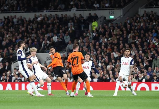 10.04.2025, xtgx, Fussball Europa League 1 4 Finale, Tottenham Hotspur - Eintracht Frankfurt v.l. Hugo Ekitike (Eintracht Frankfurt) Goal scored, erzielt das Tor zum 0:1 (DFL DFB REGULATIONS PROHIBIT ANY USE OF PHOTOGRAPHS as IMAGE SEQUENCES and or QUASI-VIDEO) London
