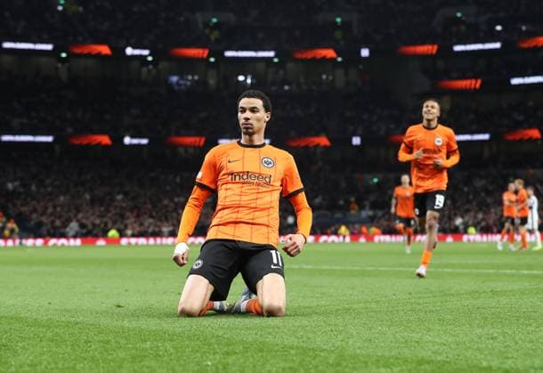 10.04.2025, xtgx, Fussball Europa League 1 4 Finale, Tottenham Hotspur - Eintracht Frankfurt v.l. Hugo Ekitike (Eintracht Frankfurt) celebrate the goal, Der Torjubel zum 0:1 (DFL DFB REGULATIONS PROHIBIT ANY USE OF PHOTOGRAPHS as IMAGE SEQUENCES and or QUASI-VIDEO) London