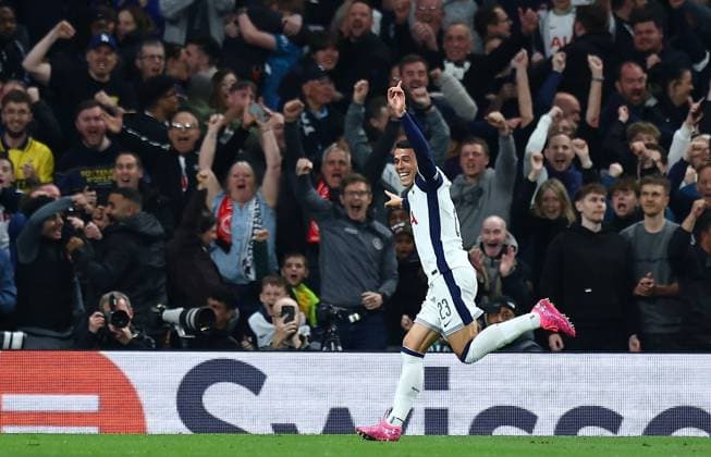 Pedro Porro of Tottenham Hotspur celebrates scoring his sides first goal Tottenham Hotspur v Eintracht Frankfurt, UEFA Europa League, Quarter Final, First Leg, Football, Tottenham Hotspur Stadium, London, UK - 10 Apr 2025 EDITORIAL USE ONLY No use with unauthorised audio, video, data, fixture lists, club league logos or live services. Online in-match use limited to 120 images, no video emulation. No use in betting, games or single club league player publications. Copyright: xMichaelxZemanek Shutterstockx 15243632u
