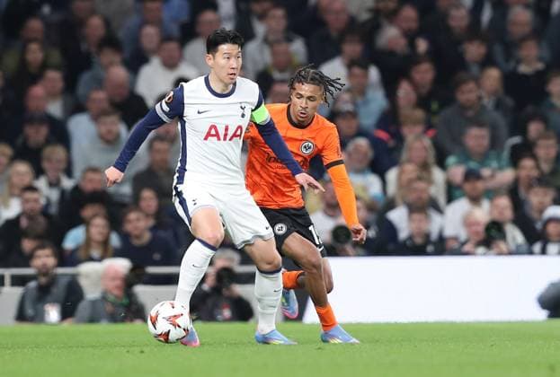 10.04.2025, xtgx, Fussball Europa League 1 4 Finale, Tottenham Hotspur - Eintracht Frankfurt v.l. Heung-Min Son of Tottenham Hotspur, Jean-Matteo Bahoya (Eintracht Frankfurt) (DFL DFB REGULATIONS PROHIBIT ANY USE OF PHOTOGRAPHS as IMAGE SEQUENCES and or QUASI-VIDEO) London