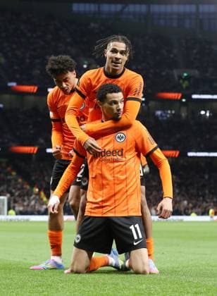 10.04.2025, xtgx, Fussball Europa League 1 4 Finale, Tottenham Hotspur - Eintracht Frankfurt v.l. Nathaniel Brown (Eintracht Frankfurt), Hugo Ekitike (Eintracht Frankfurt) celebrate the goal, Der Torjubel zum 0:1, Jean-Matteo Bahoya (Eintracht Frankfurt) (DFL DFB REGULATIONS PROHIBIT ANY USE OF PHOTOGRAPHS as IMAGE SEQUENCES and or QUASI-VIDEO) London