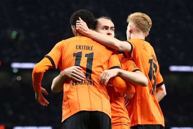 10.04.2025, xtgx, Fussball Europa League 1 4 Finale, Tottenham Hotspur - Eintracht Frankfurt v.l. Hugo Ekitike (Eintracht Frankfurt) celebrate the goal, Der Torjubel zum 0:1, Arthur Theate (Eintracht Frankfurt), Hugo Larsson (Eintracht Frankfurt) (DFL DFB REGULATIONS PROHIBIT ANY USE OF PHOTOGRAPHS as IMAGE SEQUENCES and or QUASI-VIDEO) London