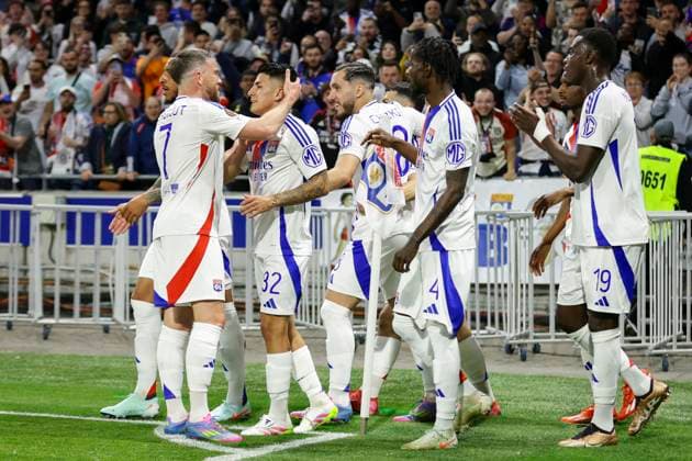 Olympique Lyonnais v Manchester United, ManU FC Thiago Almada scores a GOAL 1-0 celebrates during the Olympique Lyonnais v Manchester United FC UEFA Quarter-Final 1st leg match at the OL Stadium, Lyon, France on 10 April 2025 Credit: Phil Duncan Every Second Media Editorial use only. All images are copyright Every Second Media Limited. No images may be reproduced without prior permission. Copyright: xIMAGO EveryxSecondxMediax ESM-1408-0011 PhilxDuncanx xEveryxSecondxMediax