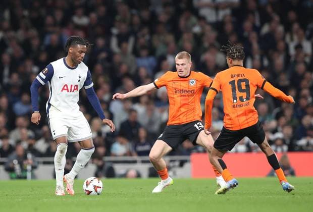 10.04.2025, xtgx, Fussball Europa League 1 4 Finale, Tottenham Hotspur - Eintracht Frankfurt v.l. Destiny Udogie (Tottenham Hotspur), Rasmus Kristensen (Eintracht Frankfurt), Jean-Matteo Bahoya (Eintracht Frankfurt) (DFL DFB REGULATIONS PROHIBIT ANY USE OF PHOTOGRAPHS as IMAGE SEQUENCES and or QUASI-VIDEO) London