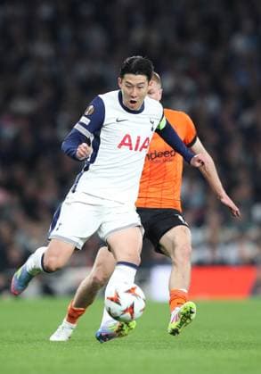 10.04.2025, xtgx, Fussball Europa League 1 4 Finale, Tottenham Hotspur - Eintracht Frankfurt v.l. Heung-Min Son of Tottenham Hotspur, Rasmus Kristensen (Eintracht Frankfurt) (DFL DFB REGULATIONS PROHIBIT ANY USE OF PHOTOGRAPHS as IMAGE SEQUENCES and or QUASI-VIDEO) London