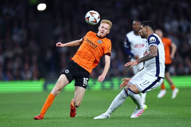 Hugo Larsson of Eintracht Frankfurt and Cristian Romero of Tottenham Hotspur Tottenham Hotspur v Eintracht Frankfurt, UEFA Europa League, Quarter Final, First Leg, Football, Tottenham Hotspur Stadium, London, UK - 10 Apr 2025 EDITORIAL USE ONLY No use with unauthorised audio, video, data, fixture lists, club league logos or live services. Online in-match use limited to 120 images, no video emulation. No use in betting, games or single club league player publications. Copyright: xMichaelxZemanek Shutterstockx 15243632ai
