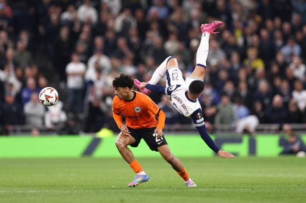 Tottenham Hotspur v Eintracht Frankfurt 10 April 2025, London - UEFA Europa League Quarter Final - First Leg - Tottenham Hotspur v Pedro Porro of Tottenham Hotspur goes over the top of Eintracht Frankfurt - Nathaniel Brown of Eintracht Frankfurt - Photo: Jacques Feeney Offside. London UK Copyright: xJacquesxFeeneyx xOffsidexOffside