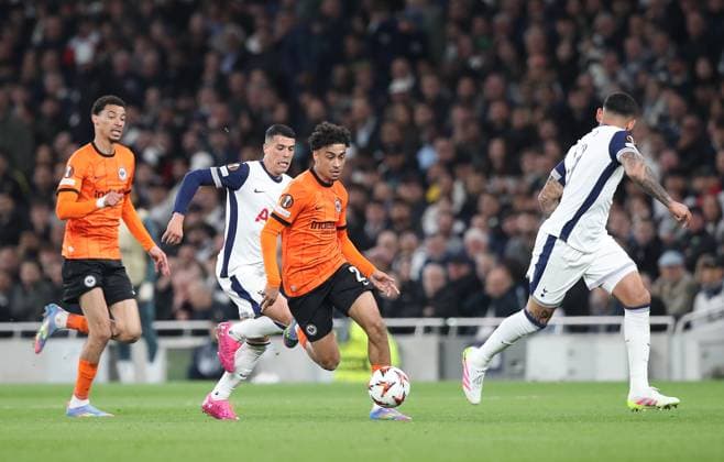 10.04.2025, xtgx, Fussball Europa League 1 4 Finale, Tottenham Hotspur - Eintracht Frankfurt v.l. Nathaniel Brown (Eintracht Frankfurt), (DFL DFB REGULATIONS PROHIBIT ANY USE OF PHOTOGRAPHS as IMAGE SEQUENCES and or QUASI-VIDEO) London
