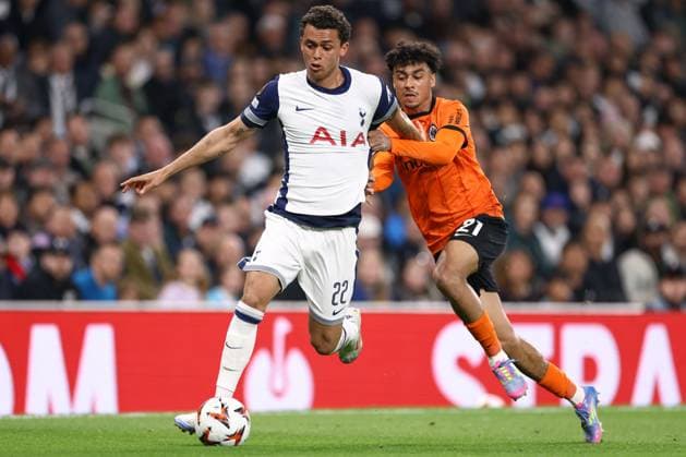 Tottenham Hotspur v Eintracht Frankfurt 10 April 2025, London - UEFA Europa League Quarter Final - First Leg - Tottenham Hotspur v Eintracht Frankfurt - Brennan Johnson of Tottenham Hotspur and Nathaniel Brown of Eintracht Frankfurt - Photo: Jacques Feeney Offside. London UK Copyright: xJacquesxFeeneyx xOffsidexOffside
