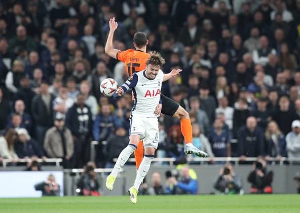 10.04.2025, xtgx, Fussball Europa League 1 4 Finale, Tottenham Hotspur - Eintracht Frankfurt v.l. Ellyes Skhiri (Eintracht Frankfurt), James Maddison of Tottenham Hotspur (DFL DFB REGULATIONS PROHIBIT ANY USE OF PHOTOGRAPHS as IMAGE SEQUENCES and or QUASI-VIDEO) London