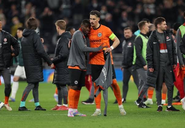10.04.2025, Fussball UEFA Europa League Viertelfinale Hinspiel, Tottenham Hotspur - Eintracht Frankfurt, emonline, emspor, v.l., Niels Nkounkou (Eintracht Frankfurt), Robin Koch (Eintracht Frankfurt) DFL DFB REGULATIONS PROHIBIT ANY USE OF PHOTOGRAPHS AS IMAGE SEQUENCES AND OR QUASI-VIDEO. xdcx Copyright: HMBxMedia Claus