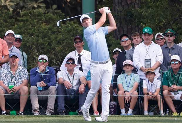 Justin Rose of England tees off on the 16th hole during the first round of the Masters golf tournament at Augusta National Golf Club in Augusta, Georgia, on Thursday, April 10, 2025.  AUG20250410644 TANNENxMAURY