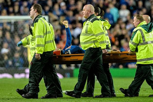 Sport Themen der Woche KW15 Sport Bilder des Tages Rangers v Athletic Bilbao UEFA Europa League Bailey Rice is taken off injured and gives a thumbs up during the UEFA Europa League Quarter-final First Leg match at Ibrox Stadium, Glasgow UK Newspapers OUT Copyright: xJamiexJohnstonx FIL-21689-0124