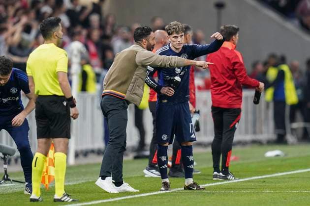 Olympique Lyonnais v Manchester United, ManU FC Manchester United Manager Ruben Amorim gives instructions to Manchester United forward Alejandro Garnacho (17) during the Olympique Lyonnais v Manchester United FC UEFA Europa League Quarter-Final 1st leg match at the OL Stadium, Lyon, France on 10 April 2025 Credit: Eleanor Hoad Every Second Media Editorial use only. All images are copyright Every Second Media Limited. No images may be reproduced without prior permission. Copyright: xIMAGO EveryxSecondxMediax ESM-1409-0048 EleanorxHoadx xEveryxSecondxMediax
