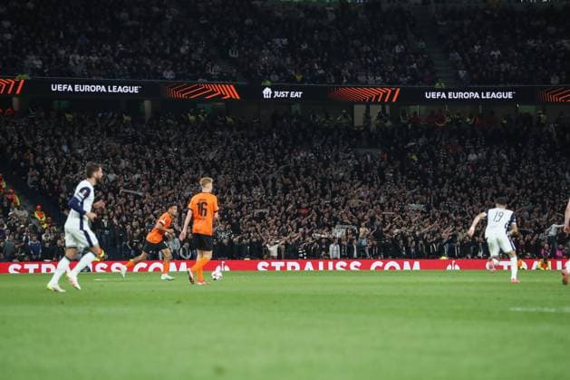 10.04.2025, xtgx, Fussball UEFA Europa League, Tottenham Hotspur - Eintracht Frankfurt, v.l. Symbolfoto, Symbolbild, Symbol Fans, Zuschauer, Publikum, Tribuene Gästefans (DFL DFB REGULATIONS PROHIBIT ANY USE OF PHOTOGRAPHS as IMAGE SEQUENCES and or QUASI-VIDEO) London