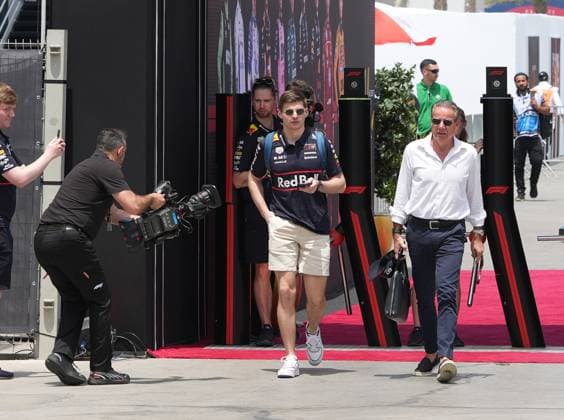 Formula 1 Gulf Air Bahrain Grand Prix 2025 11.04.2025, Bahrain International Circuit, Sakhir, Formula 1 Gulf Air Bahrain Grand Prix 2025 ,im Bild Max Verstappen (NLD), Oracle Red Bull Racing nordphotoxGmbHx xBratic nph00250