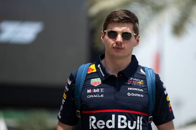 Max Verstappen (Oracle Red Bull Racing, Niederlande, 01), BAH, Formel 1 Weltmeisterschaft, Gulf Air Grand Prix von Bahrain, Bahrain International Circuit, Ankunft der Fahrer, Saison 2025, 11.04.2025 BAH, Formel 1 Weltmeisterschaft, Gulf Air Grand Prix von Bahrain, Bahrain International Circuit, Ankunft der Fahrer, Saison 2025, 11.04.2025 Sakhir Copyright: xEibner-Pressefoto Memmlerx EP_MMR