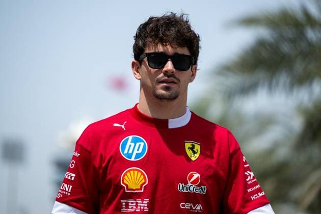 Charles Leclerc (Scuderia Ferrari HP, Monaco, 16), BAH, Formel 1 Weltmeisterschaft, Gulf Air Grand Prix von Bahrain, Bahrain International Circuit, Ankunft der Fahrer, Saison 2025, 11.04.2025 BAH, Formel 1 Weltmeisterschaft, Gulf Air Grand Prix von Bahrain, Bahrain International Circuit, Ankunft der Fahrer, Saison 2025, 11.04.2025 Sakhir Copyright: xEibner-Pressefoto Memmlerx EP_MMR