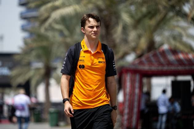 Oscar Piastri (McLaren Formula 1 Team, Australien, 81), BAH, Formel 1 Weltmeisterschaft, Gulf Air Grand Prix von Bahrain, Bahrain International Circuit, Ankunft der Fahrer, Saison 2025, 11.04.2025 BAH, Formel 1 Weltmeisterschaft, Gulf Air Grand Prix von Bahrain, Bahrain International Circuit, Ankunft der Fahrer, Saison 2025, 11.04.2025 Sakhir Copyright: xEibner-Pressefoto Memmlerx EP_MMR