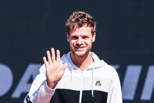 BMW Open München ATP, Tennis Herren 500: Eröffnungspressekonferenz; 11.04.2025 Yannick Hanfmann (Deutschland) winkt BMW Open by Bitpanda München ATP 500: Eröffnungspressekonferenz, München, MTTC Iphitos am 11.04.2025 Copyright: xBEAUTIFULxSPORTS Wunderlx