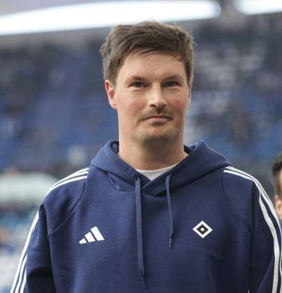 Cheftrainer Merlin Polzin (HSV) Fussball, Herren, Saison 2024 2025, 2.BL, Volksparkstadion, Hamburger SV, HSV gegen Eintracht Braunschweig DFL REGULATIONS PROHIBIT ANY USE OF PHOTOGRAPHS AS IMAGE SEQUENCES AND OR QUASI-VIDEO.